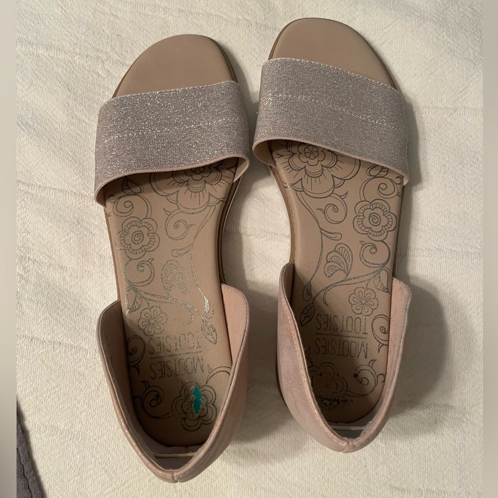SOLD—Worn once, Mootsie Tootsie shimmer slide size 8